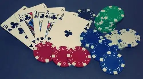 Bàn Baccarat và Roulette trực tiếp tại sòng bài king88 com